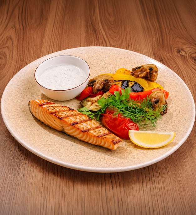 File de somon cu legume grill