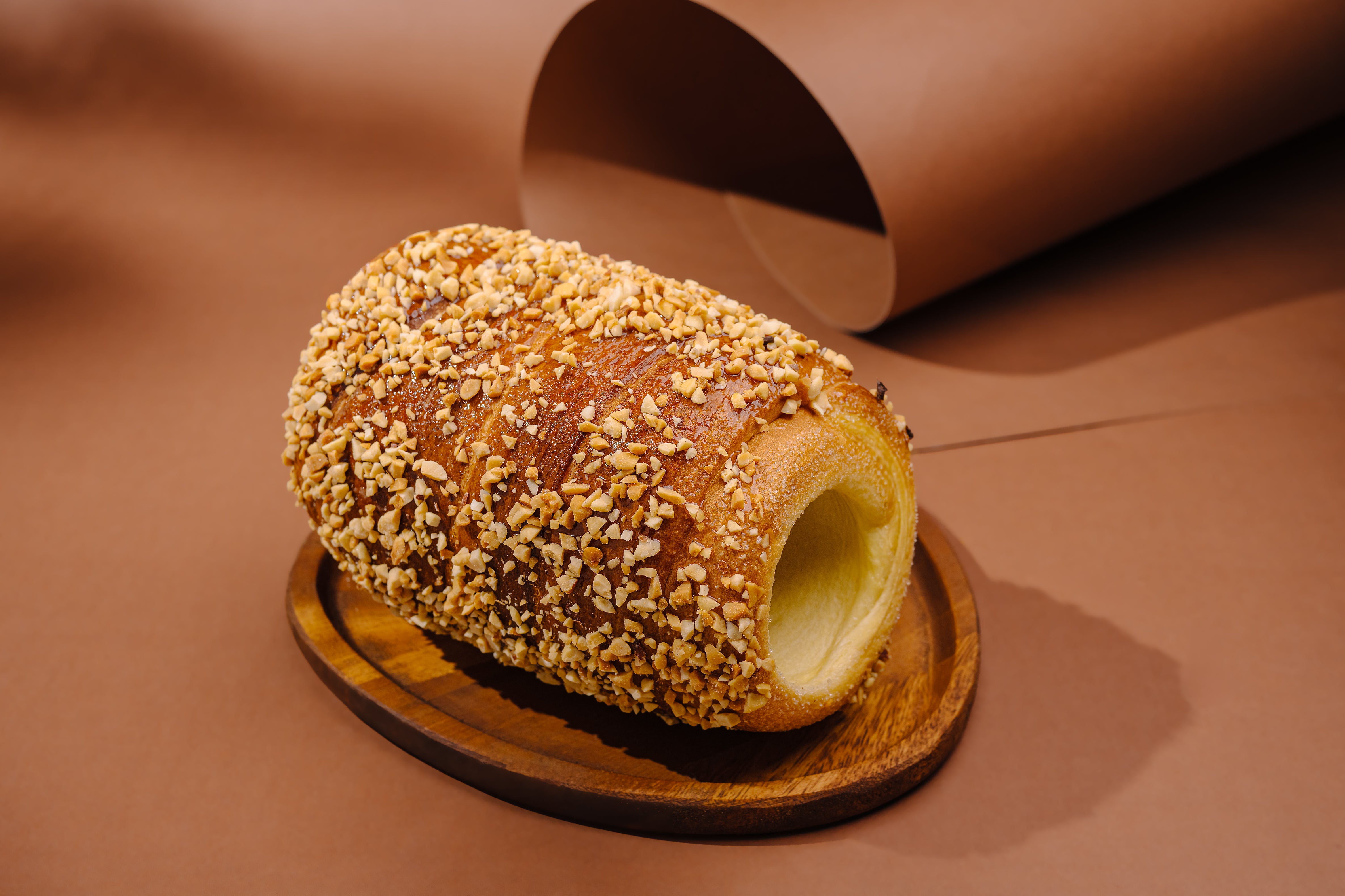 Kurtos Reklam Kurtos cu arahide – DaviDan Bakery