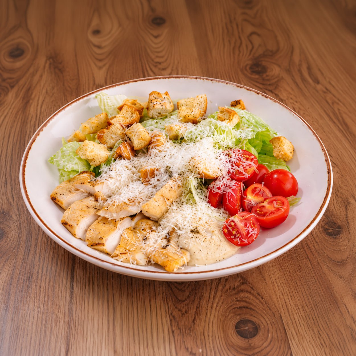 Salată Caesar cu pui