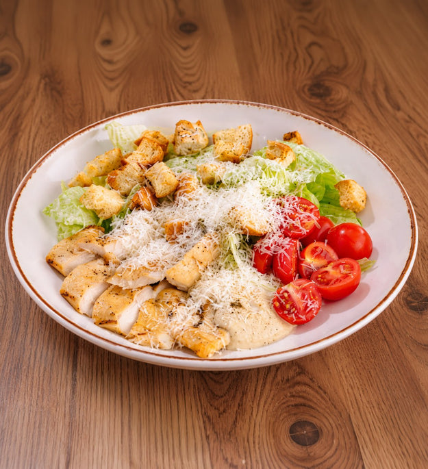 Salată Caesar cu pui